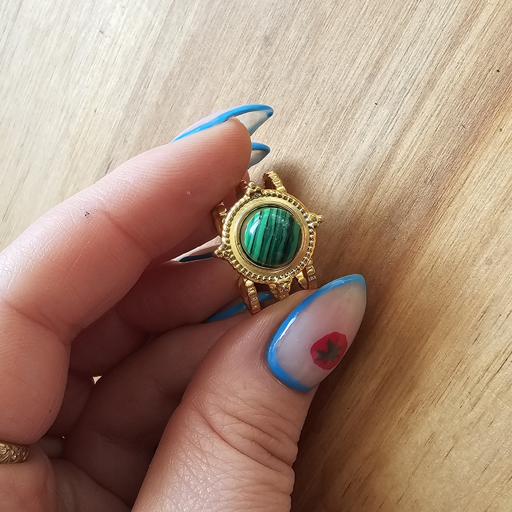 Elegant Gold and Green Ring